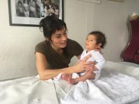 Bébé a toujours la tête tournée du même coté, est ce normal?